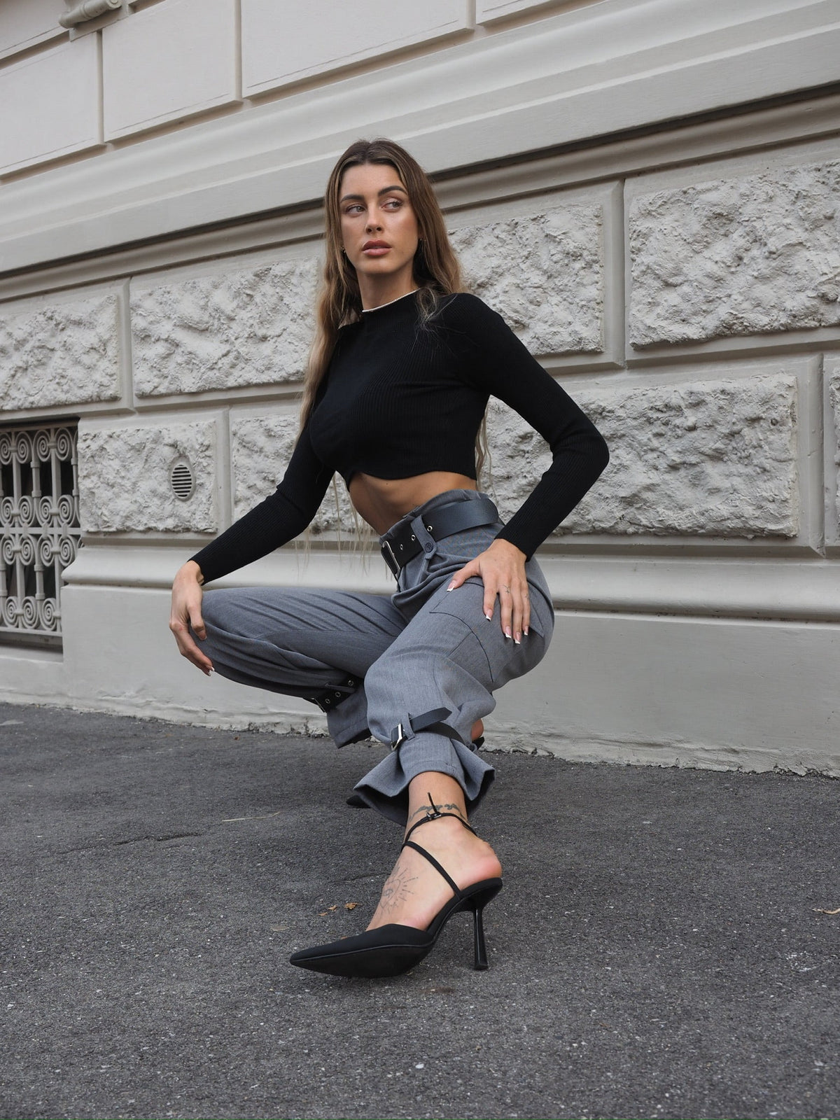 Maglioncino nero crop a onde