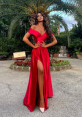 Abito in raso rosso scollo a barchetta