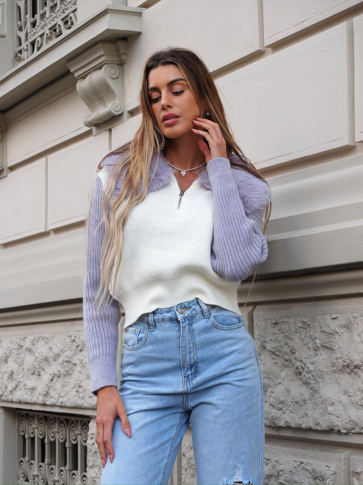 Jeans chiaro con strappi