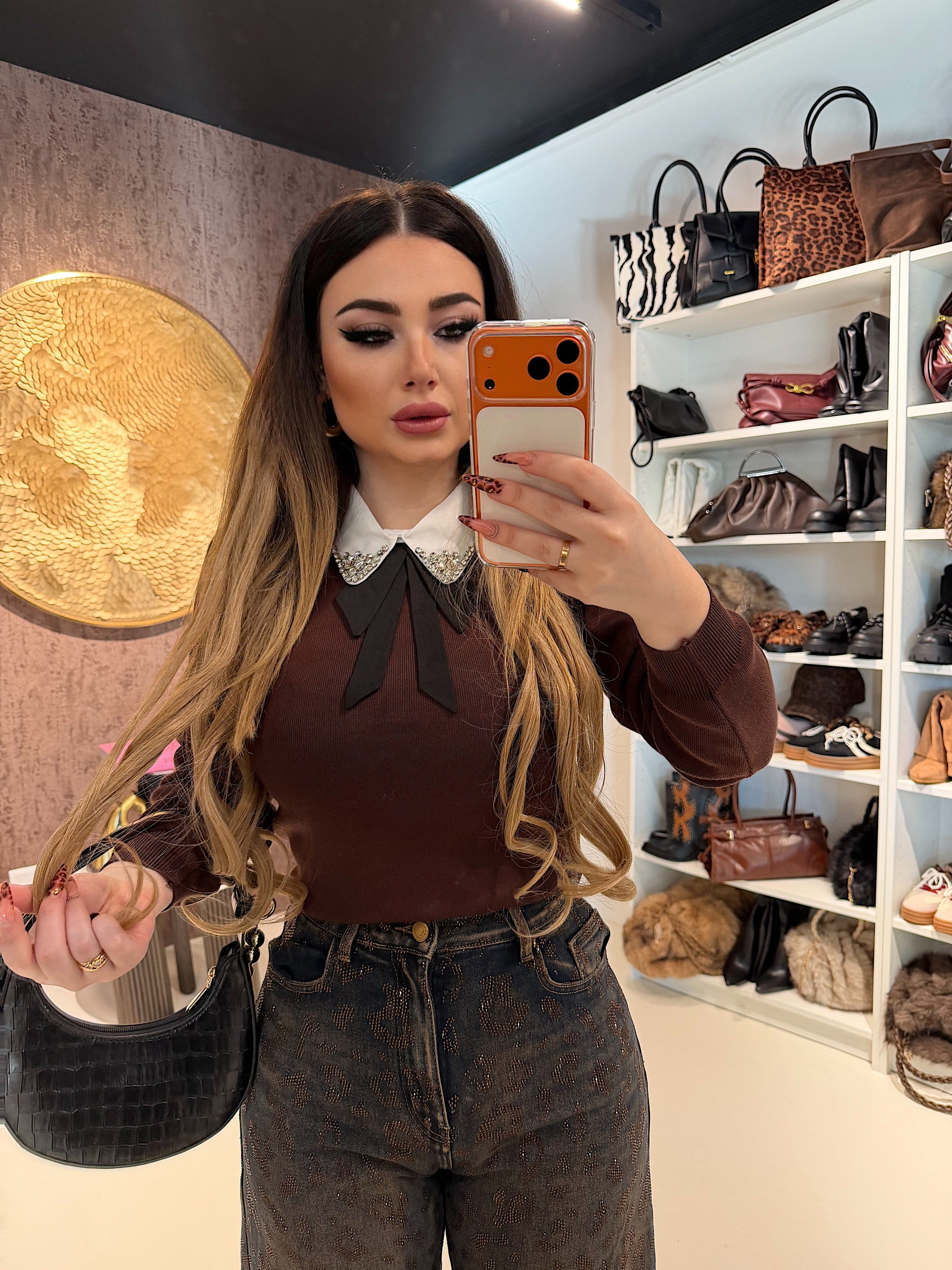 Maglioncino con colletto strass e fiocco
