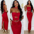 Abito rosso a fasce con choker