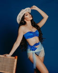 Bikini blu con fiocco