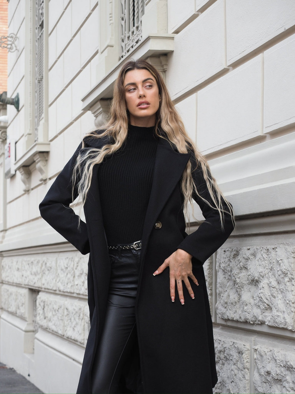 Cappotto nero con cintura