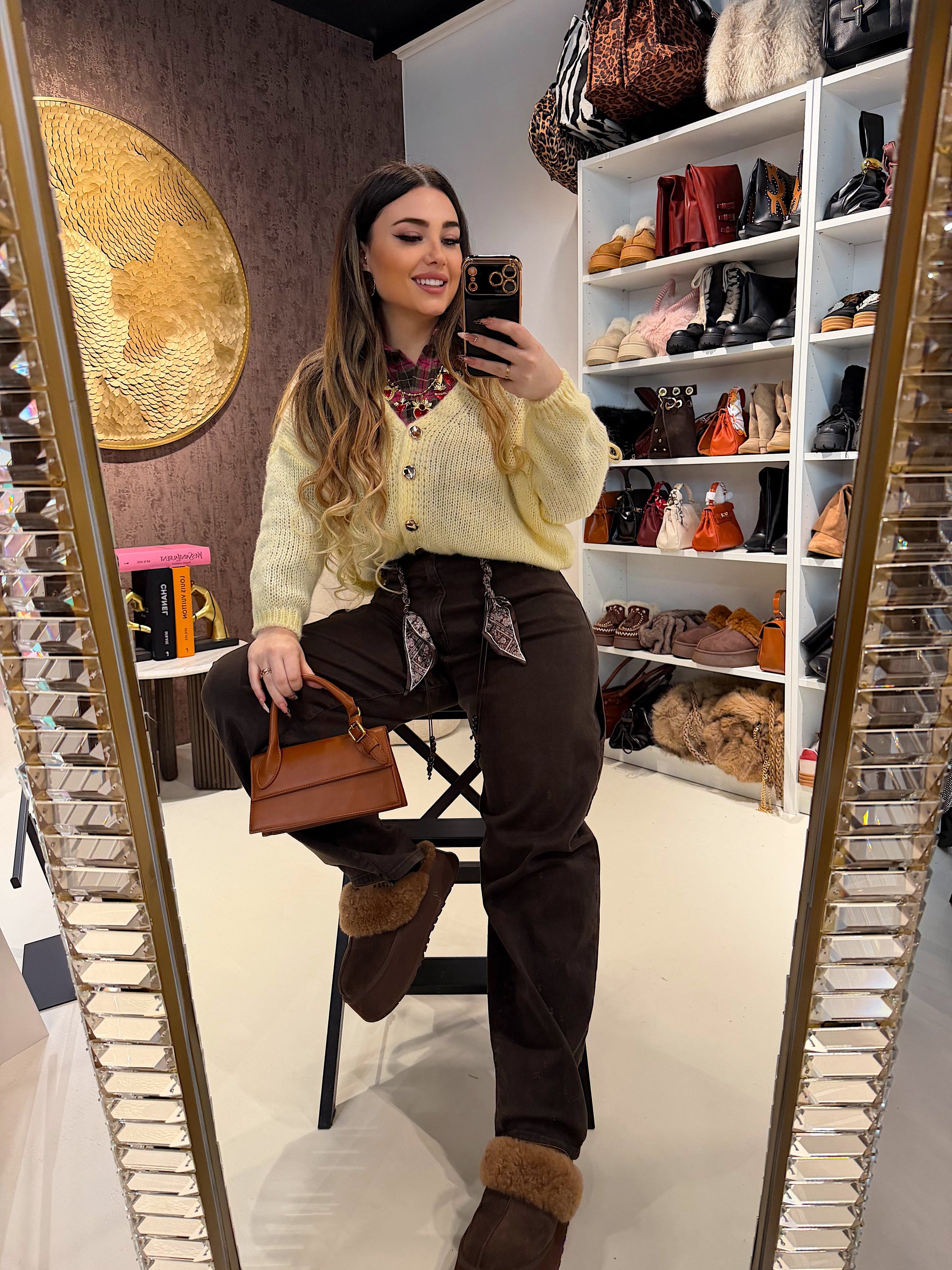 Cardigan giallo con bottoncini oro