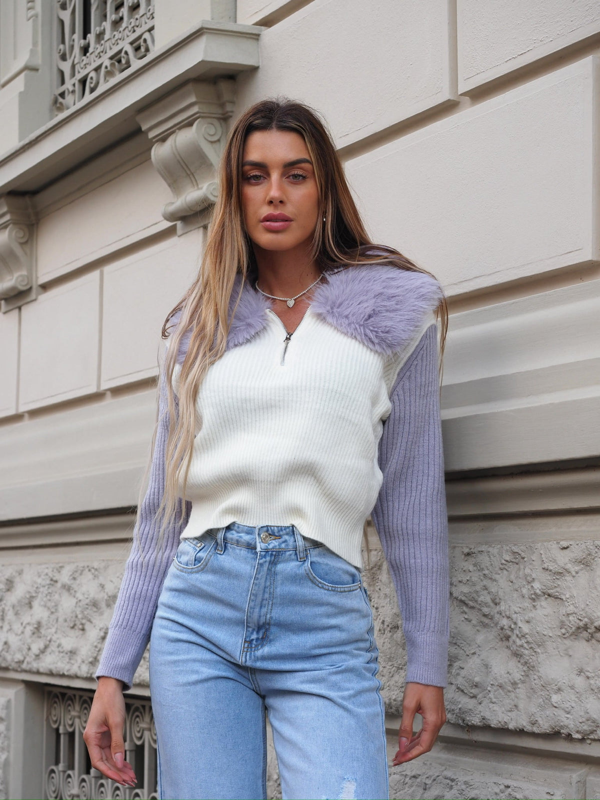 Jeans chiaro con strappi