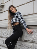 Camicia crop a quadri bianco nero grandi