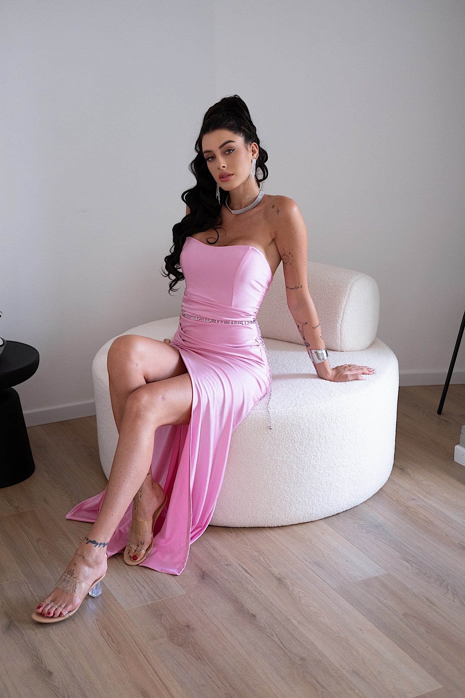 Abito a sirena con push up e incrocio