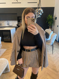 Maglia crop nera collo alto
