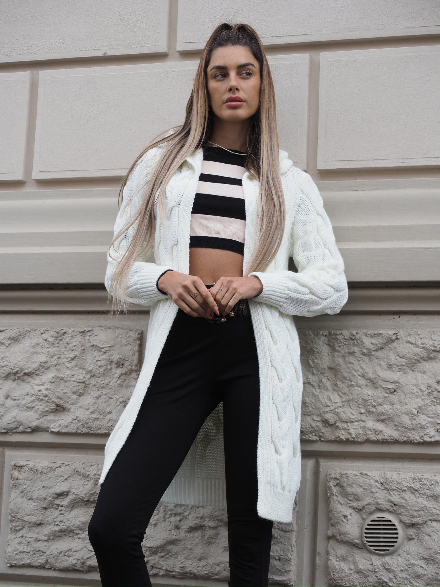 Cardigan bianco a trecce