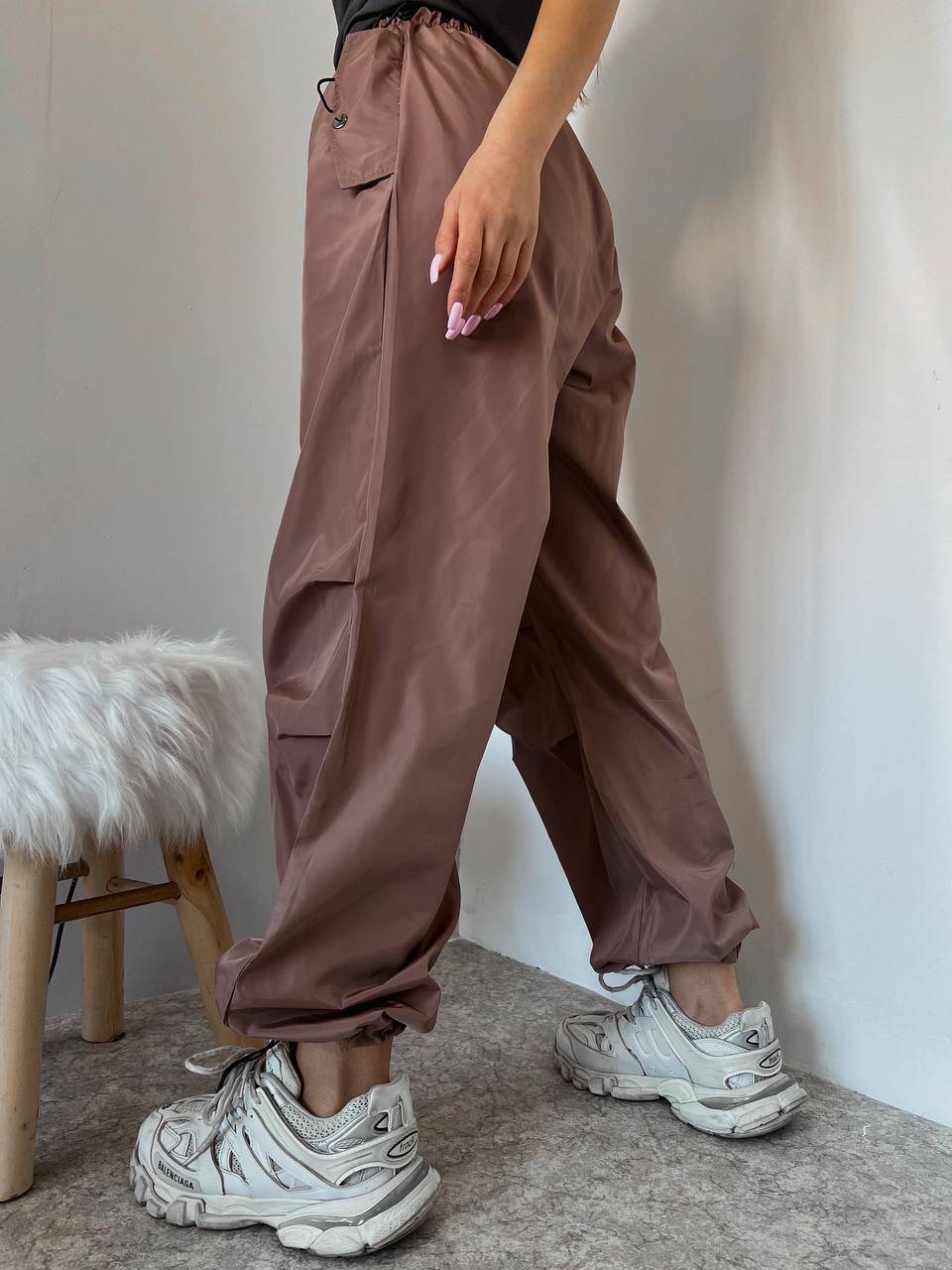Pantalone cargo con polsini moka