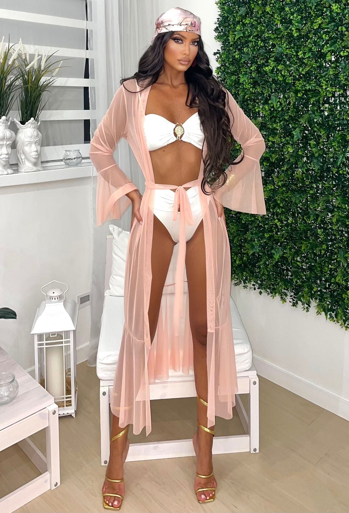 Bikini bianco con conchiglia