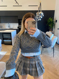 Maglione grigio più camicia celeste