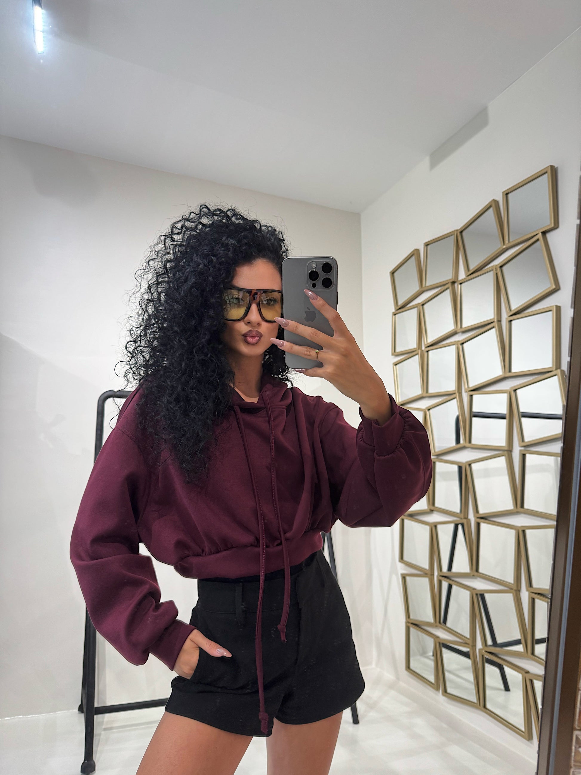 Felpa cropped con cappuccio