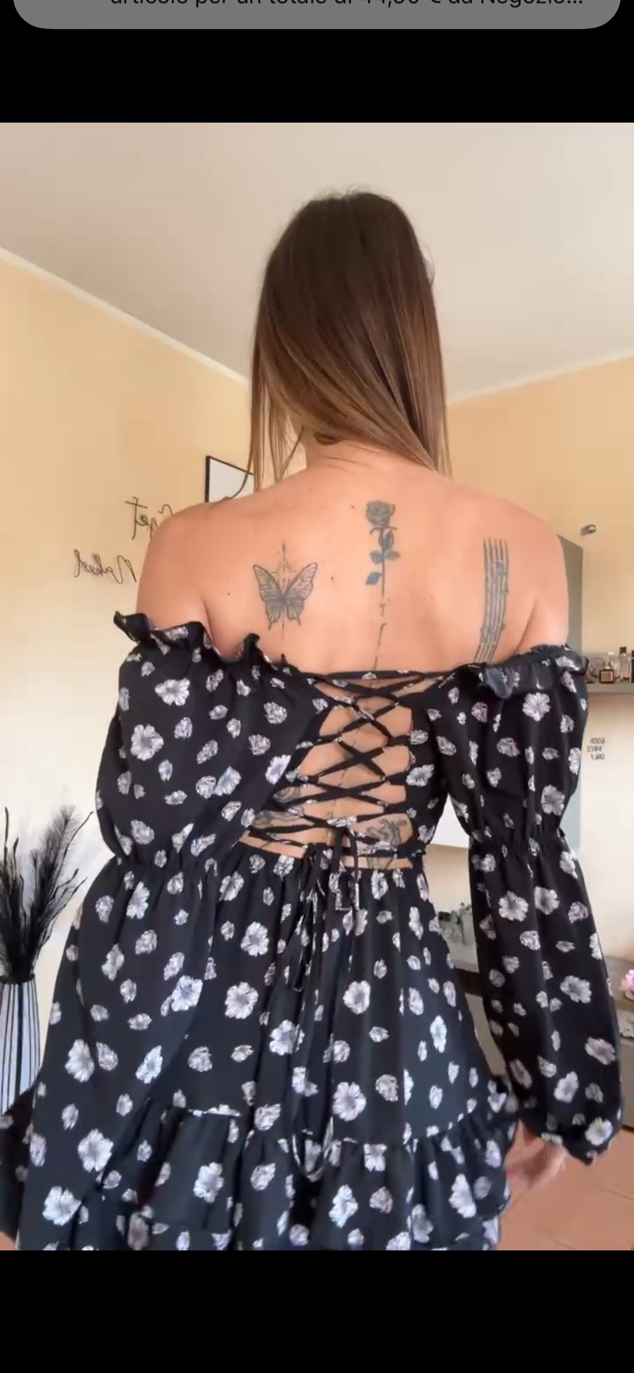 Abito con fiorellini schiena incrociata