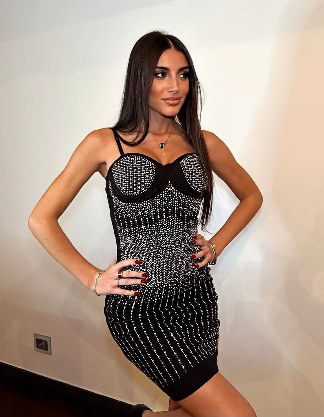 Abito nero con strass
