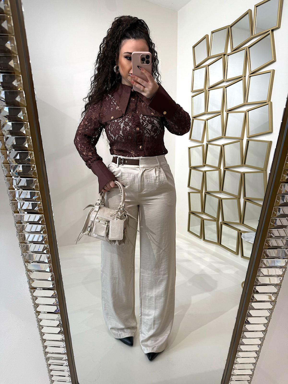 Pantalone con fibbia laterale