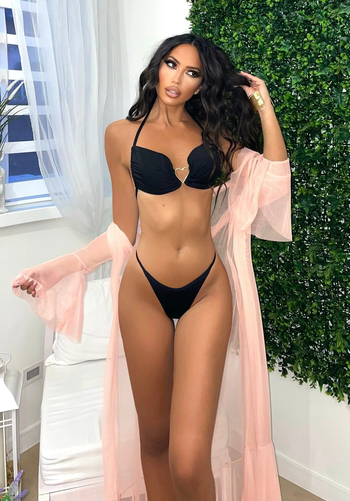 Bikini con cuore nero