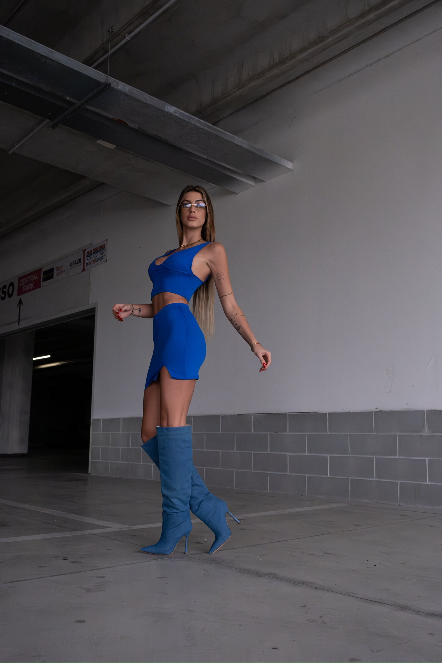 Completo top e gonna blu