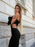 Tuta nera con fori e choker