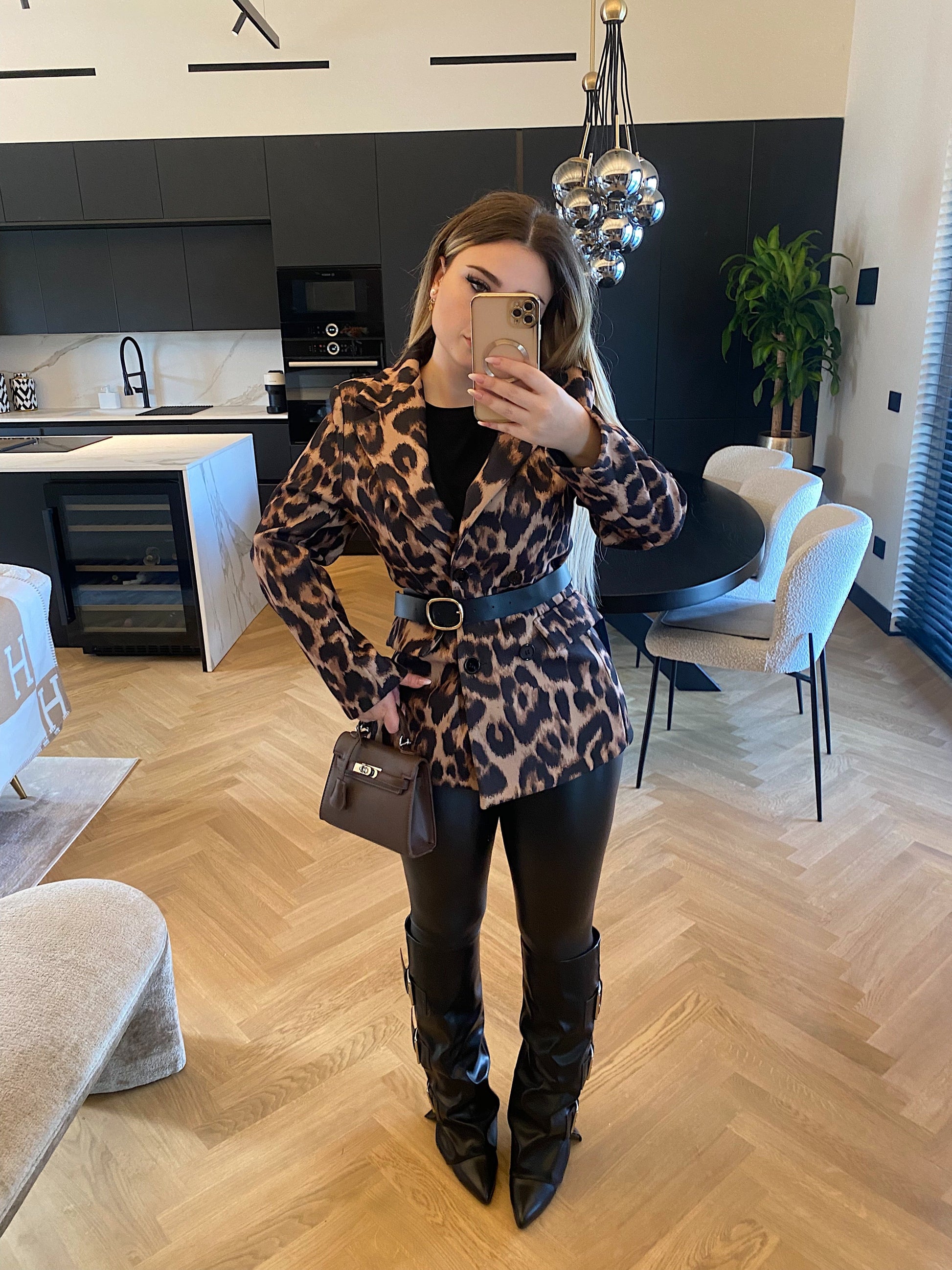 Cappotto animalier con cintura