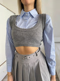 Maglioncino grigio più camicia celeste