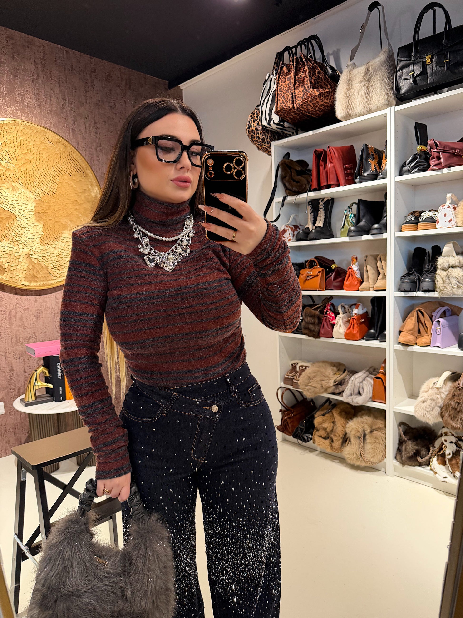 Maglioncino collo alto a righe spalle bombate