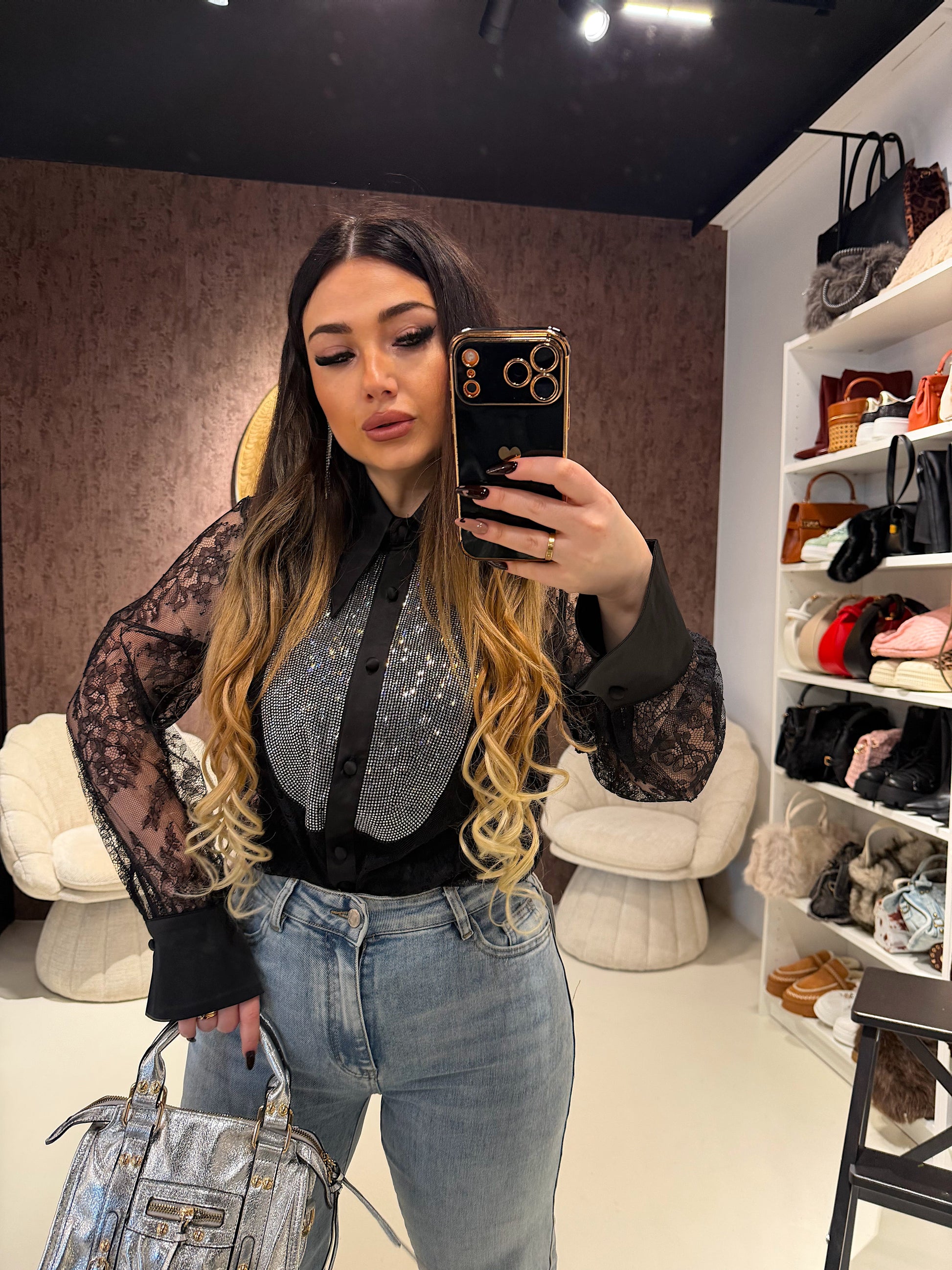 Camicia in Pizzo Nero con Inserto Gioiello