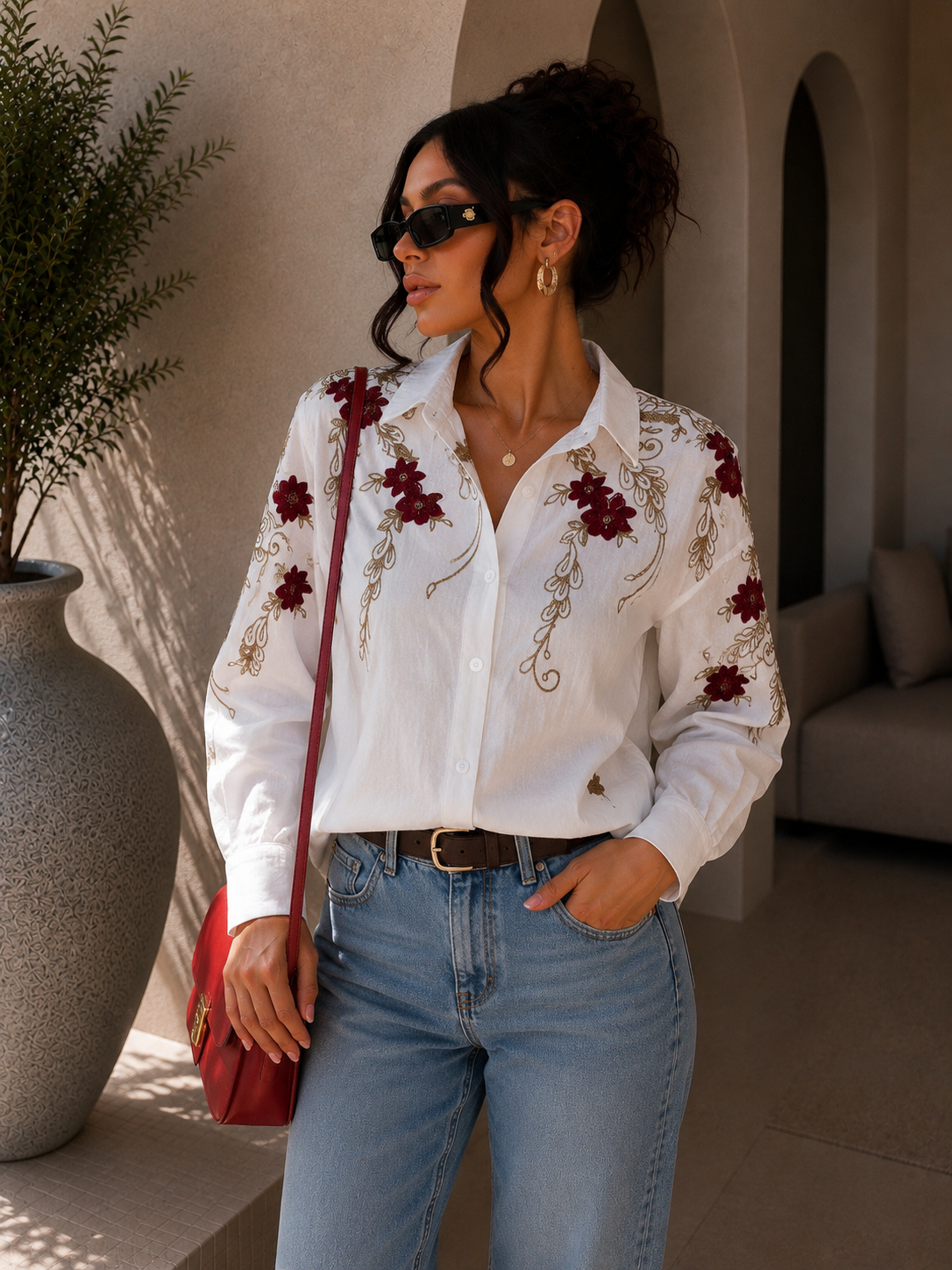 Camicia ricamata floreale Elegance
