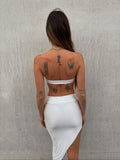 Completo top e gonna bianco con gioiello