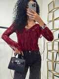 Blusa in pizzo con scollo e lacci sulla manica