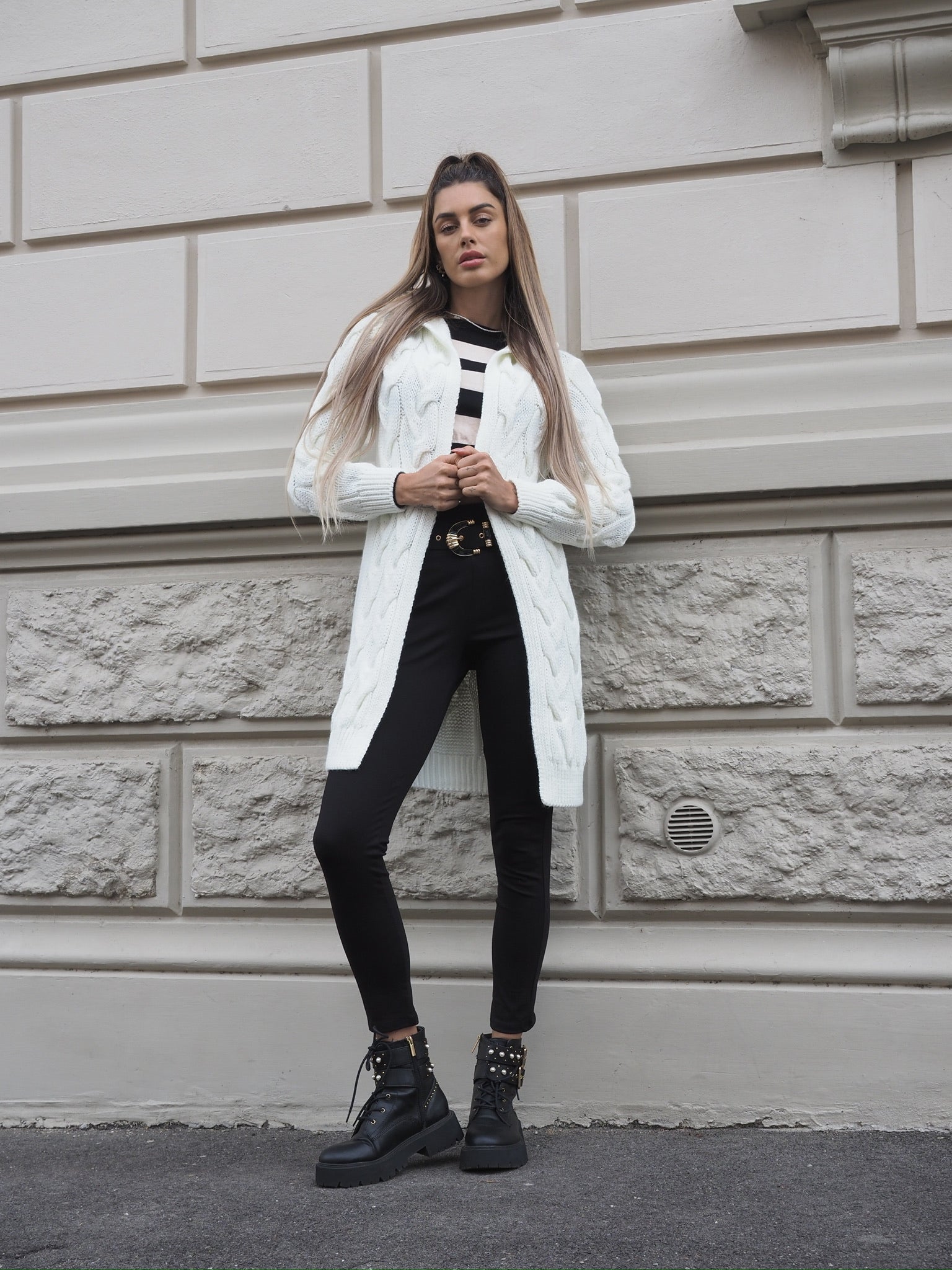 Cardigan bianco a trecce