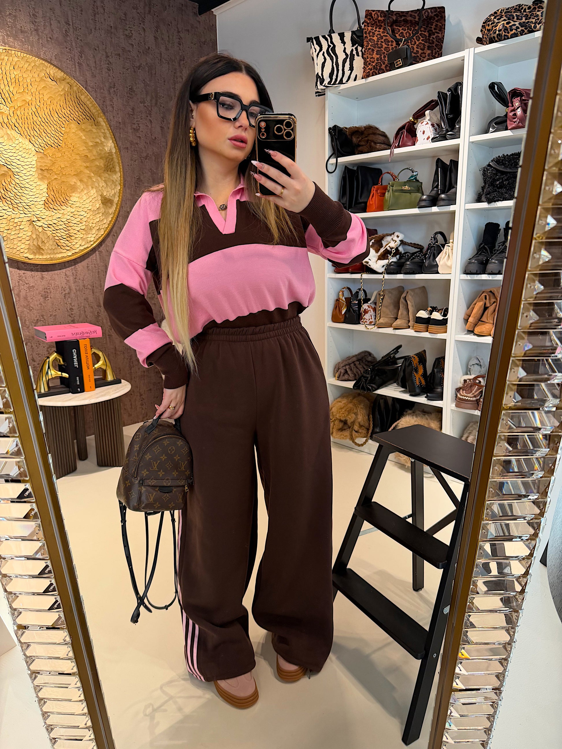 Maglione a righe rosa marrone