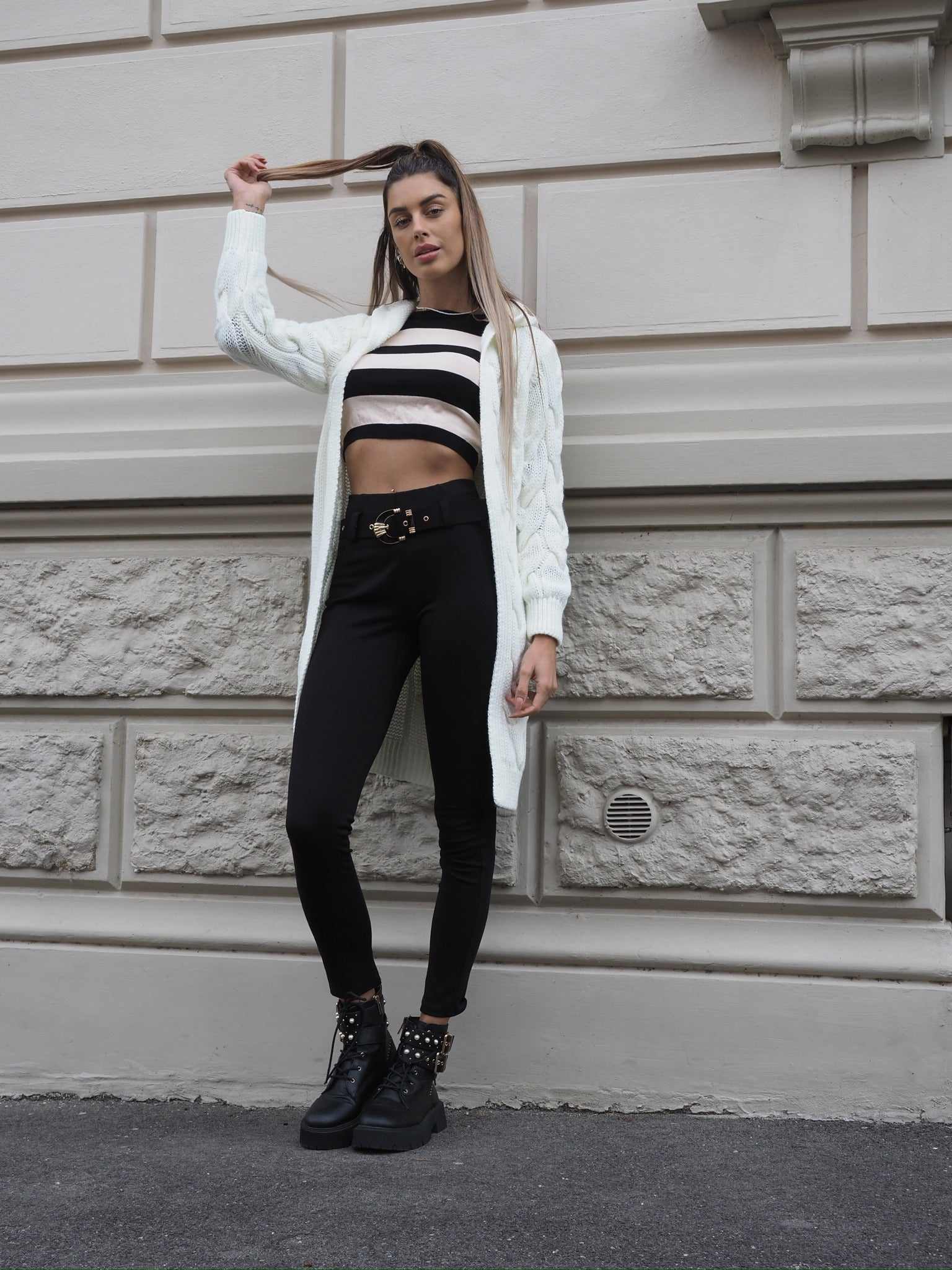 Pantalone nero con cintura oro