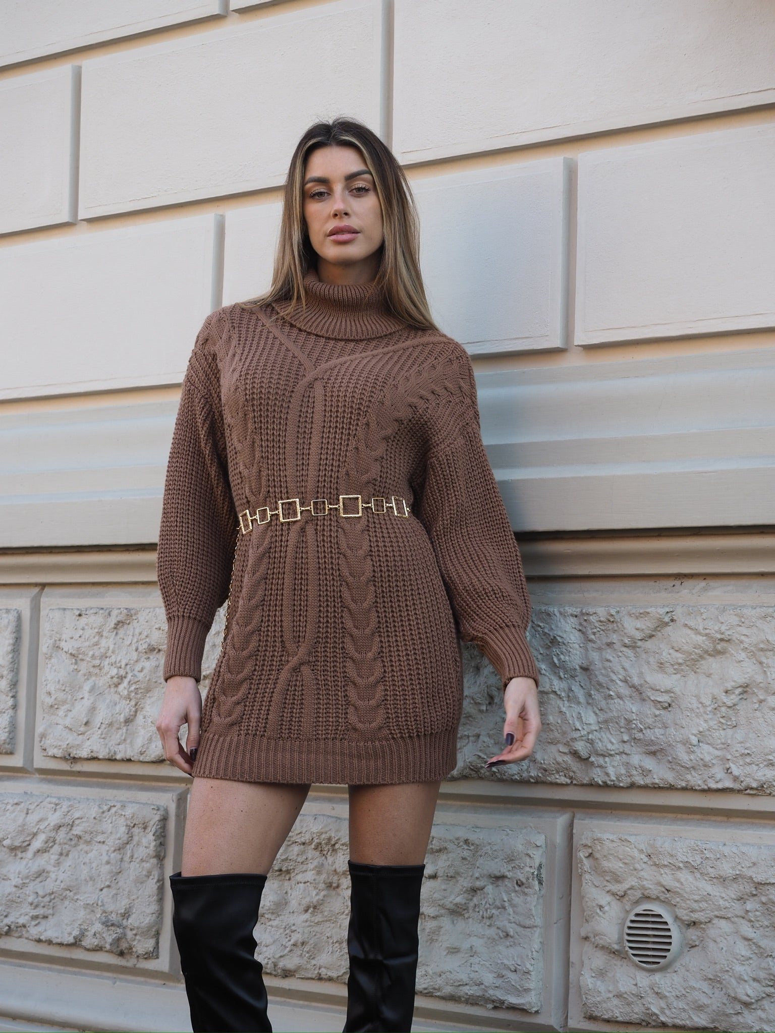 Abito in maglia choco con trecce