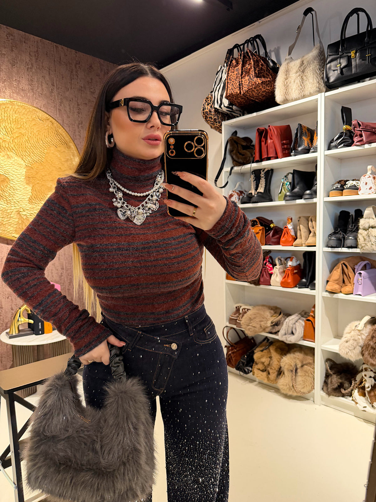 Maglioncino collo alto a righe spalle bombate