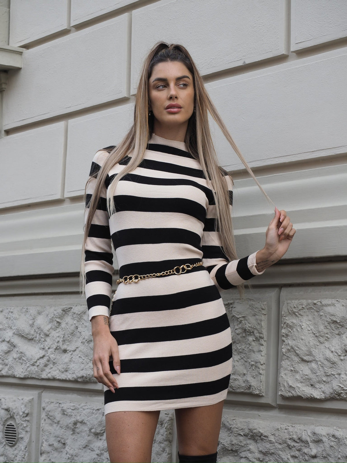 Abito in maglia crema nero a righe