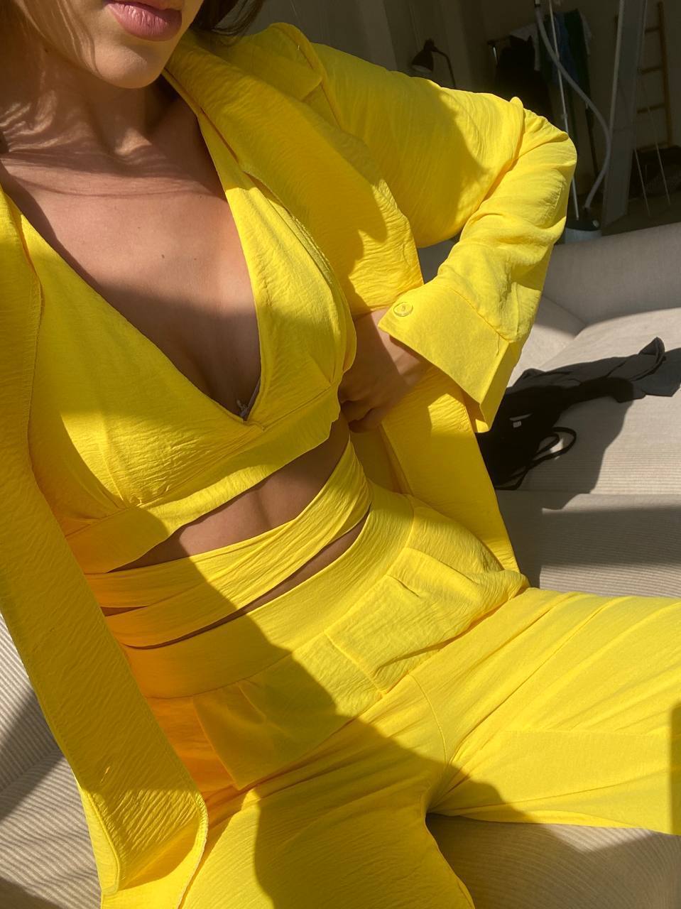 Set tre pezzi camicia top e pantalone giallo