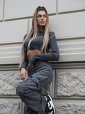 Maglione grigio con scollo a barchetta