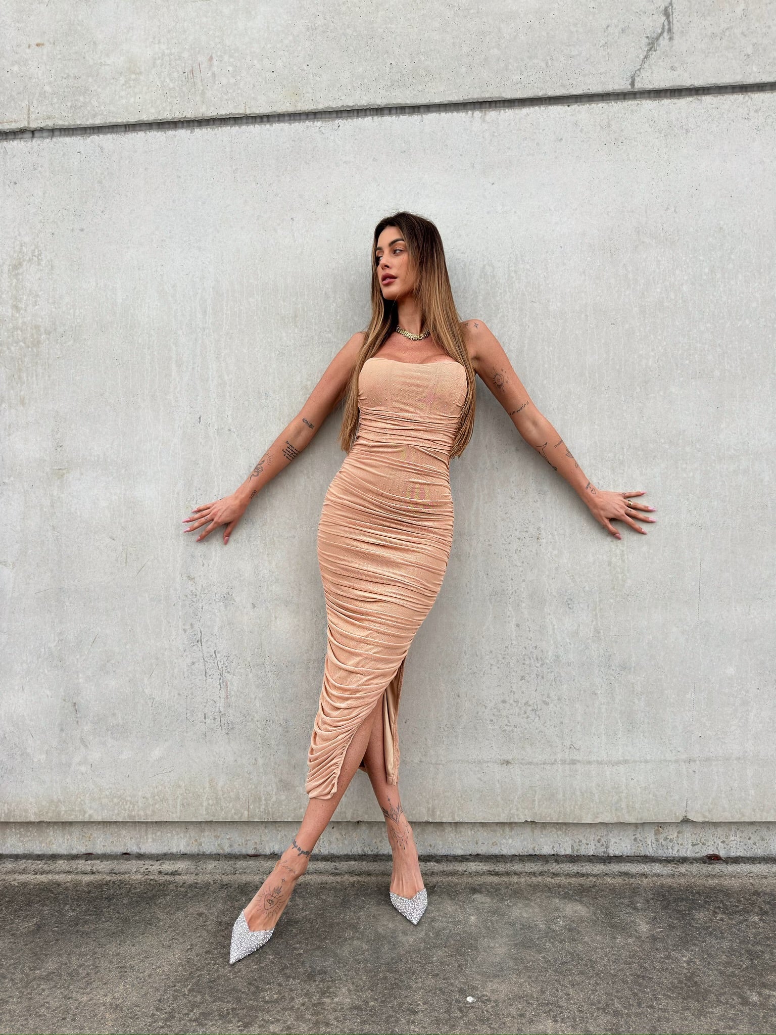Abito a fascia midi nude con strass