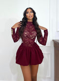 Abito bordeaux con corpino in pizzo