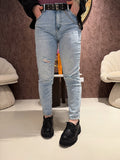 Jeans aderente con cintura e catenina