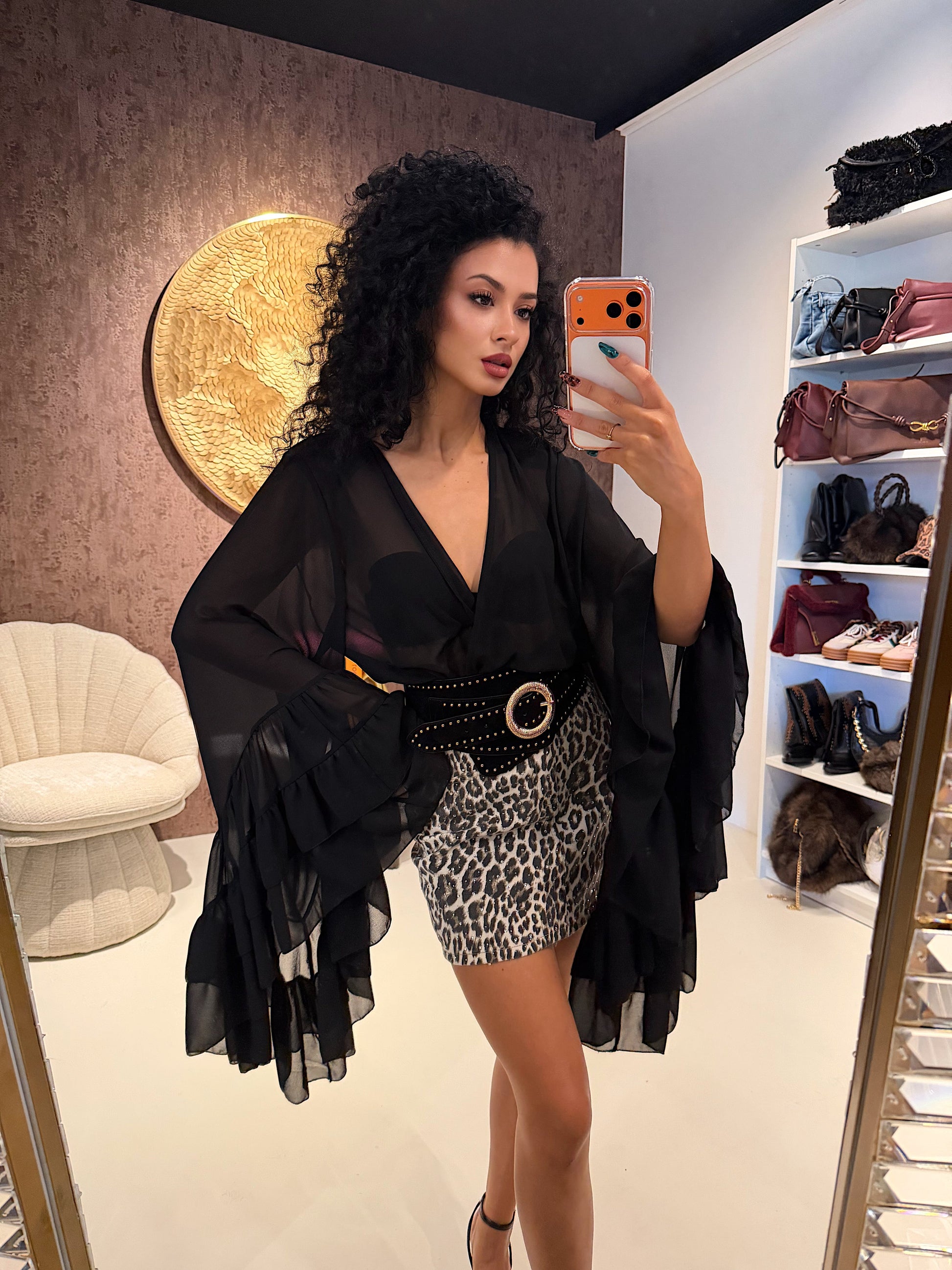 Blusa Nera Elegante con Maniche a Rouches