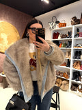 Giacca in ecopelliccia e jeans