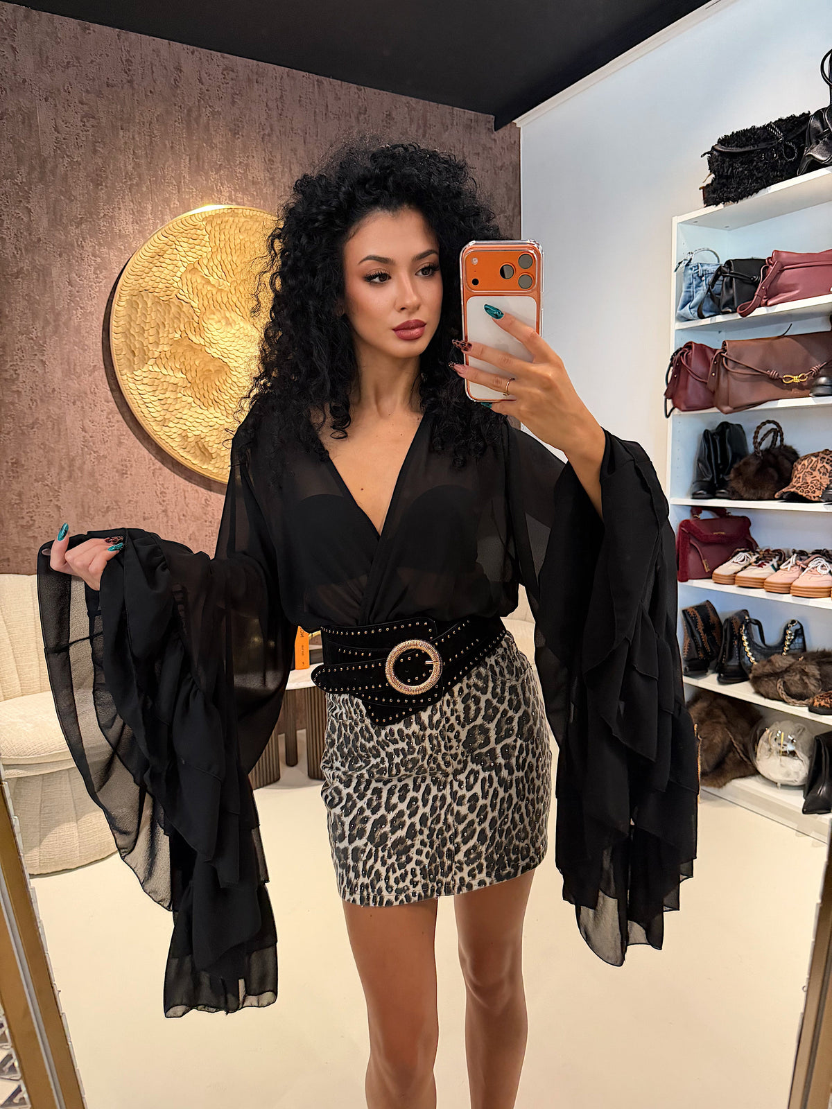 Blusa Nera Elegante con Maniche a Rouches