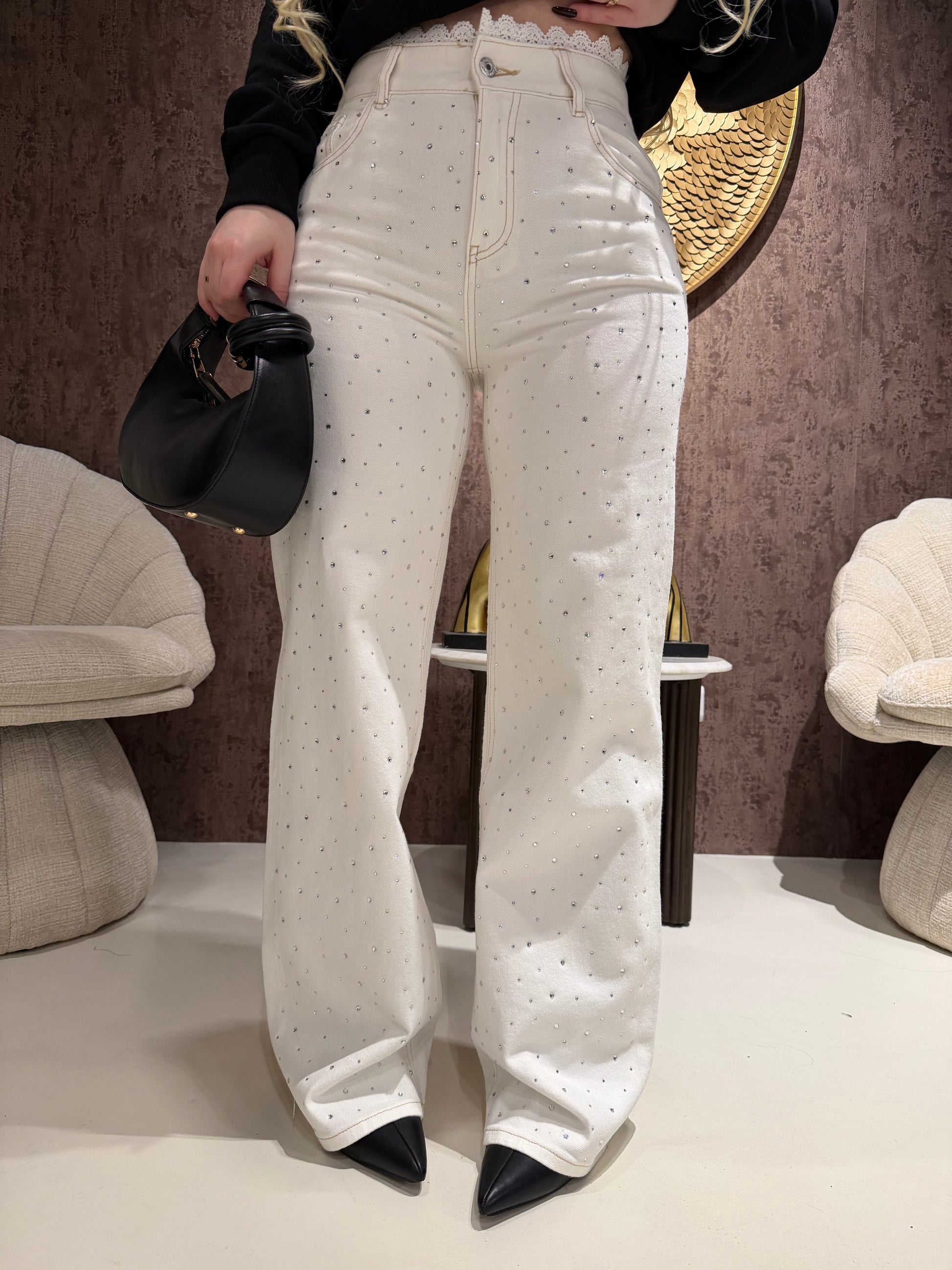 Jeans con brillantini e pizzo bianco