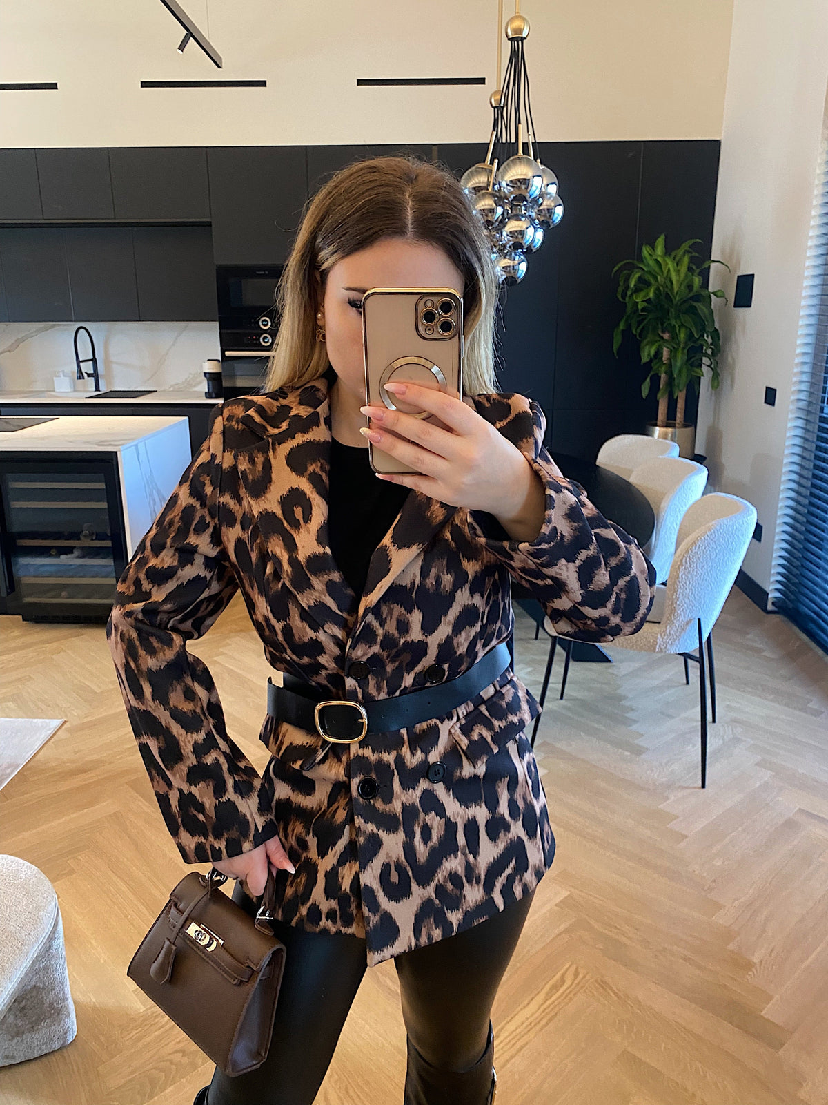 Cappotto animalier con cintura