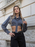 Camicia grigia con cravatta