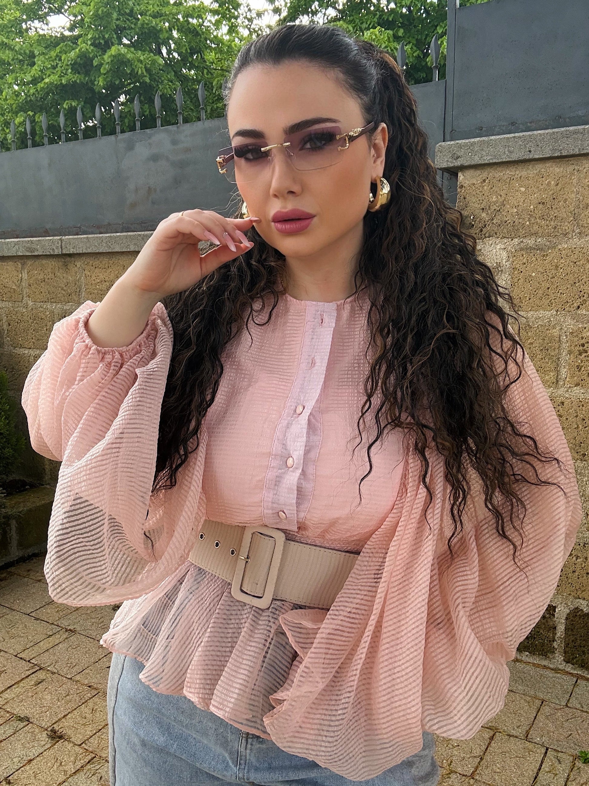 Camicia con maniche ampie e cinturone