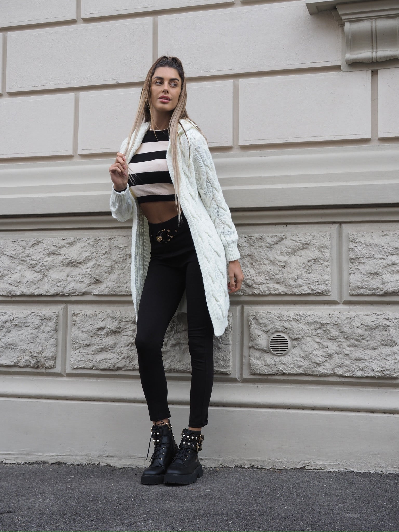 Pantalone nero con cintura oro