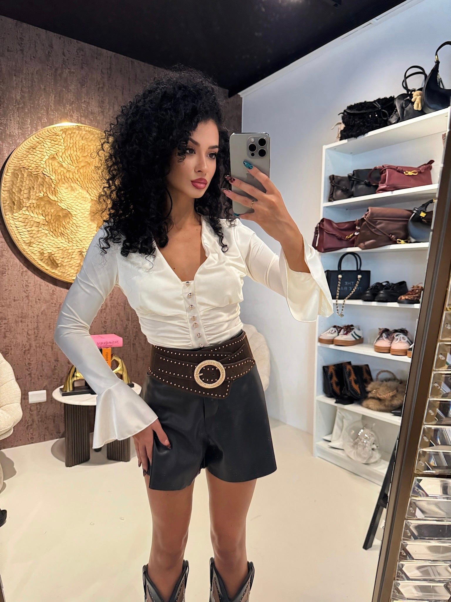Body con bottoni oro e manica voilant